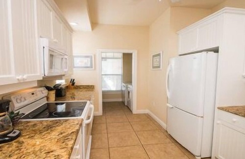 Bradenton Beach Hotel | 1 Bedroom, 1 Bathroom Deluxe Partial Bay View. Pet Friendly