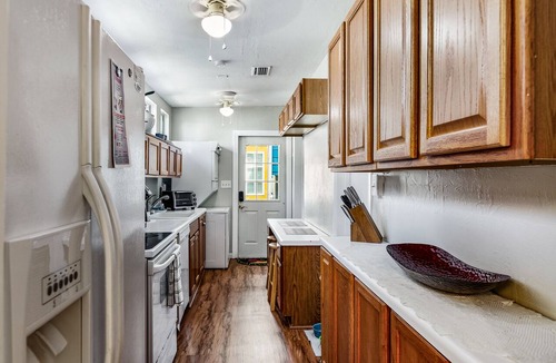 Gainesville Apartment | 1 bedroom Apartment in quaint triplex 12 blocks from UF and downtown