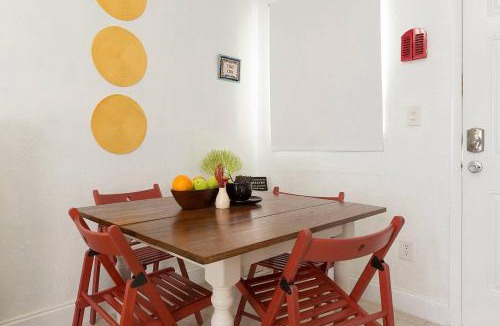 Coral Way Apartment | 1 Bedroom Apt near Coconut Grove