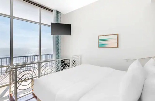 Seabreeze Historic District Condo | 1 Bedroom Presidential Suite, Sleeps 4, at Daytona Hilton Regency!