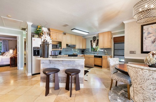 Mid Island Apartment | 1 Island Hideaway
