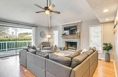 Myrtle Beach Cottage | 1 Mi to Broadway at the Beach: Home w/Large Yard!