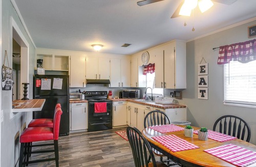 Vidalia House | 1 Mi to Dtwn! Quaint Vidalia Getaway w/Patio