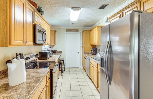 Waycross House | 1 Mi to Dtwn Waycross: Home w/Furnished Porch