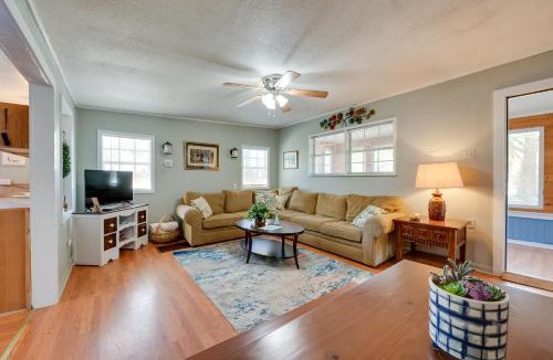 Magnolia Bluffs House | 1 Mi to Fishing Pier: Apalachicola Bay Getaway!