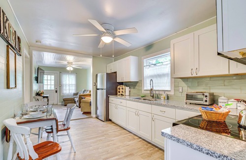 Ocala Cottage | 1 Mi to Ocala Dtwn Square: Home w/Yard!