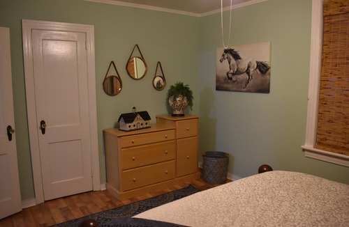 Waycross Cottage | 1 mile from Hospital and shopping