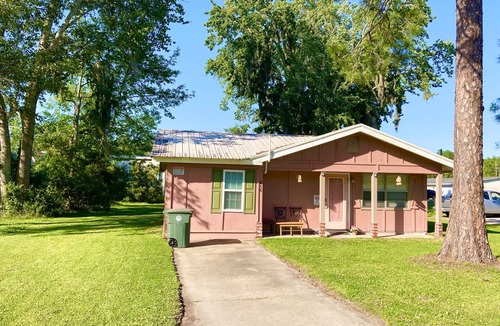 Kingsland House | 1 mile of I-95.Catch Cumberland Island ferry,beach horse riding, Zoo,JAX airport