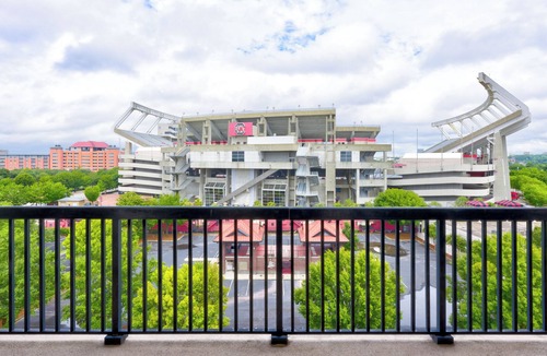 Columbia Condo | 1 min walk to stadium! Private Rooftop at Williams-Brice - 3-bed 3-bath condo