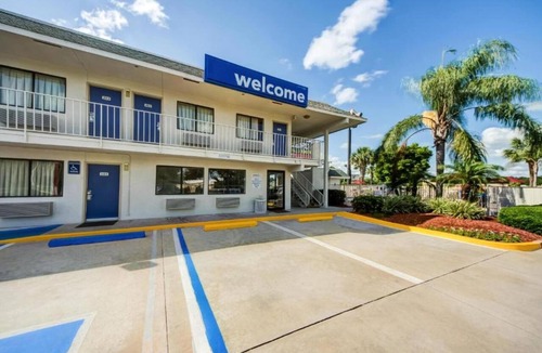 Lakeland Apartment | 1 Queen Bed | ADA/Tub