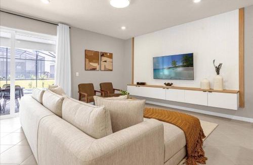Four Corners House | 10 Bd 8 Ba Windsor Cay 16340 Sk