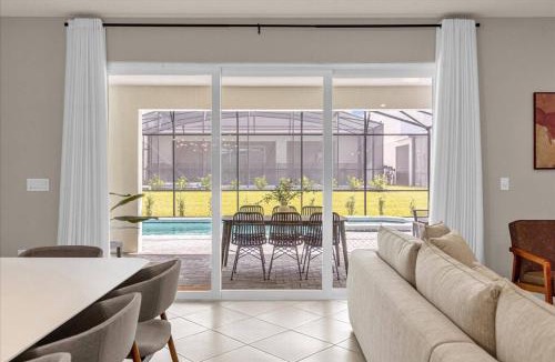 Four Corners House | 10 Bd 8 Ba Windsor Cay 16340 Sk