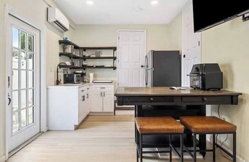 United Central House | 10 min to St Pete Beach w/Parking - 1BD 1BA