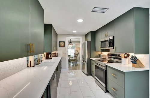 Southgate House | 10 Minutes to Siesta Key Beach! 3-bedroom renovated pool house close to it all