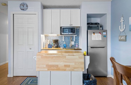 Charlevoix Condo | 101 Pointes North Inn | Dog Friendly | Downtown Chx | Indoor/Outdoor Pool