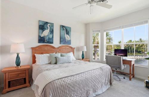 Naples House | 1021 - Beautiful Lake and Fountain Views Sleeps 6