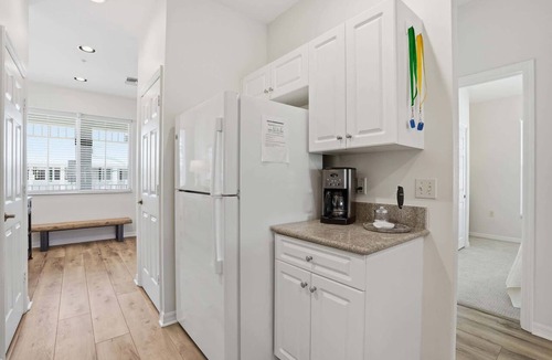 Naples Condo | 1021 - Beautiful Lake and Fountain Views Sleeps 6