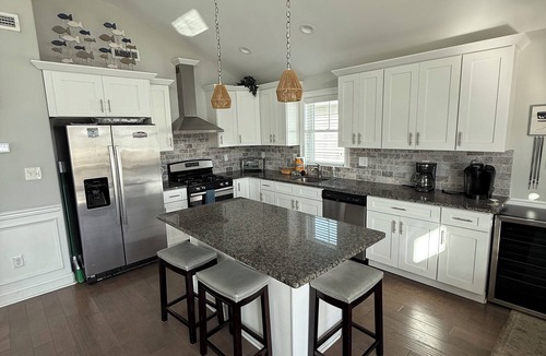 North End House | 12 BR 6 Bath ELEVATOR NEWER Construction in the Heart Of Ocean City, downtown
