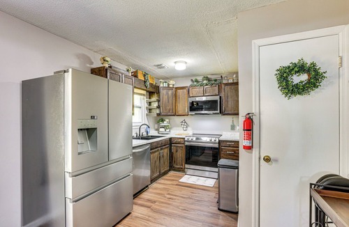 Pooler Cottage | 12 Mi to Dtwn Savannah: Remodeled Family Getaway!