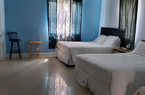 Uvalda House | $120.00 por noche .Full house 2/2 $100.00 cleaning fee $30.00 Pet fee, per stay