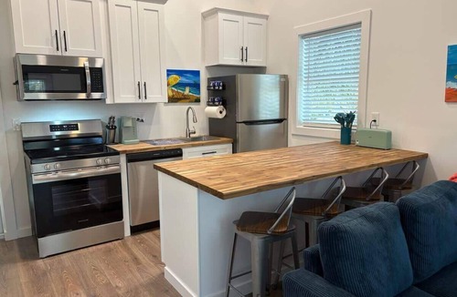 Mid Island House | 120 Falkirk Small Pet Friendly Cottage near Beach