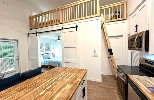 Mid Island House | 120 Falkirk Small Pet Friendly Cottage near Beach