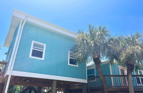 Mid Island House | 120 Falkirk Small Pet Friendly Cottage near Beach