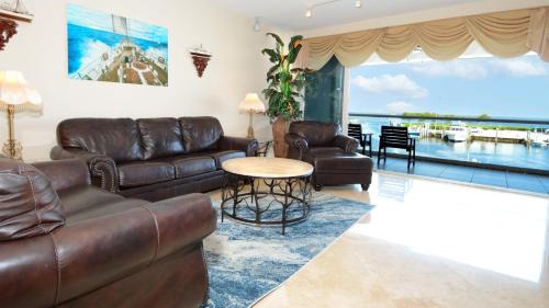 Rock Harbor House | 124 Mariners Club
