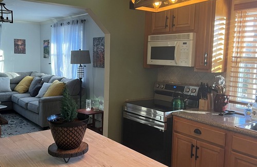Beaverdam Lake-Salisbury Mills Cottage | 13 miles from West Point Entire Cottage on 1.5 acres 3BR 2BAn