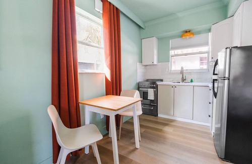 Bay Esplanade Apartment | 130 · ☀Pool✔ Kitchen✔ Beach✔ Self Checkin✔ Free Parking✔