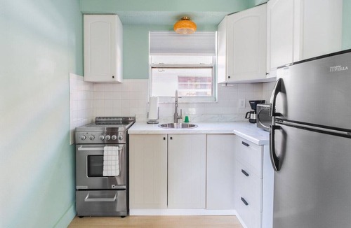 Bay Esplanade Apartment | 130 · ☀Pool✔ Kitchen✔ Beach✔ Self Checkin✔ Free Parking✔