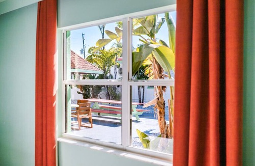 Bay Esplanade Apartment | 130 · ☀Pool✔ Kitchen✔ Beach✔ Self Checkin✔ Free Parking✔