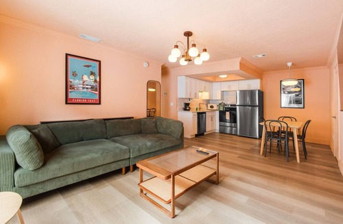 Bay Esplanade Apartment | 136 · ☀Pool✔ Kitchen✔ Beach✔ Self Check-In✔ Parking✔