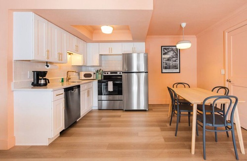 Bay Esplanade Apartment | 136 · ☀Pool✔ Kitchen✔ Beach✔ Self Check-In✔ Parking✔