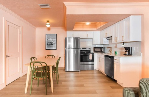 Bay Esplanade Apartment | 137 · ☀Pool✔ Kitchen✔ Beach✔ Self Checkin✔ Free Parking✔