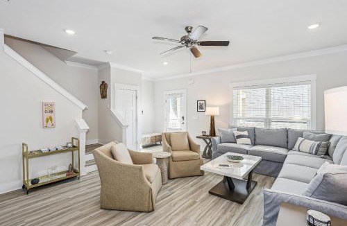 South Pensacola House | 1370 W Government St