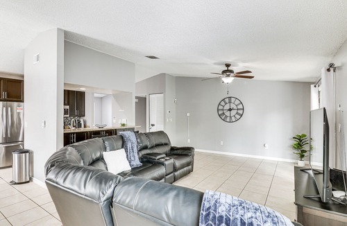 Seffner Community Alliance Cottage | 14 Mi to Dwtn Tampa Bay: Brandon Home w/Fire Pit!