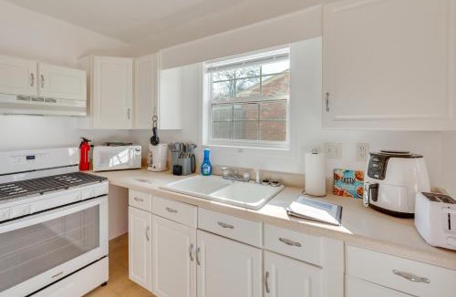 Prattville Apartment | 14 Mi to Montgomery: Quaint Couple's Apartment