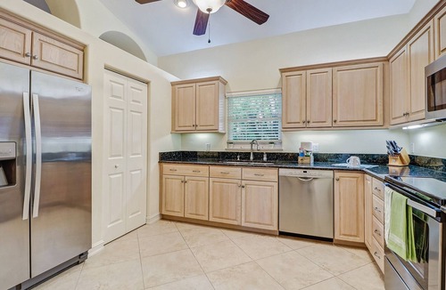 Naples Park House | 159/n from 259/n ! in AugustNaples Park, Heated Pool, Jacuzzi, close to beach !
