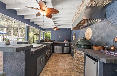 Seminole House | 16 BEDS, Salt Pool/Spa, Outdoor Kichen