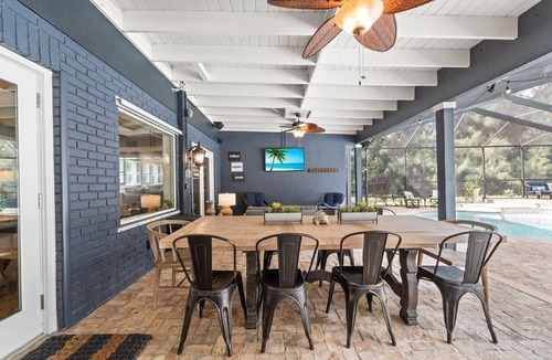 Seminole House | 16 BEDS, Salt Pool/Spa, Outdoor Kichen