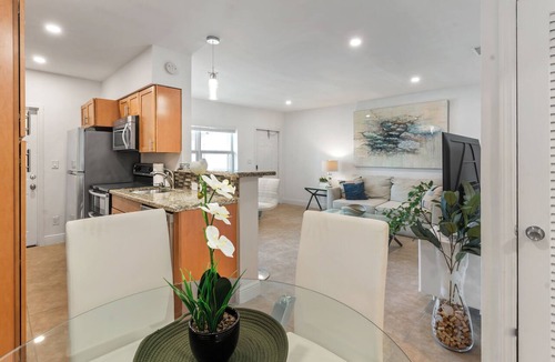 Hollywood South Central Beach Condo | 1BR/1BA Beach Getaway, King Size Bed, Washer/Dryer inside, Balcony, Parking