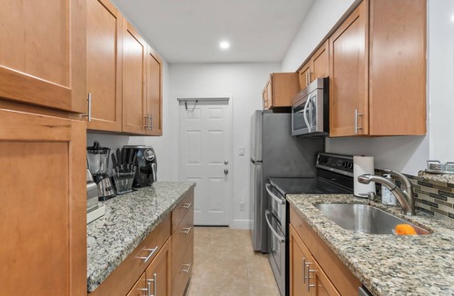Hollywood South Central Beach Condo | 1BR/1BA Beach Getaway, King Size Bed, Washer/Dryer inside, Balcony, Parking