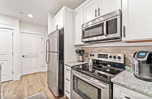 Baytowne Wharf Condo | 1BR/2BA Stunner in the Village of Baytowne Wharf