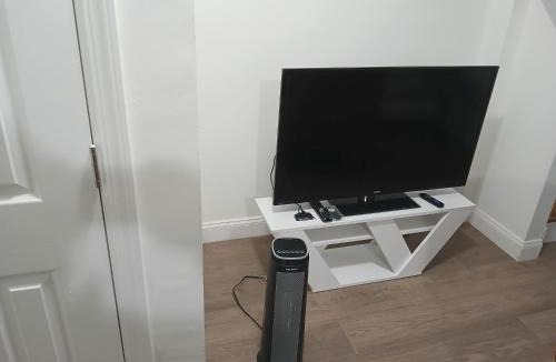 South Side Apartment | 1BR Apartment - Unit B - With Parking and 10min Walk to NYC Train Station