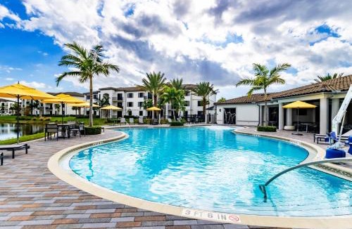 Three Oaks Apartment | 1BR Condo in Fort Myers | Pool + Gym + BBQ