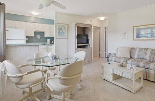 Marco Island Condo | 1BR Marco Island condo with pool, WiFi, kitchen, and heated pool.
