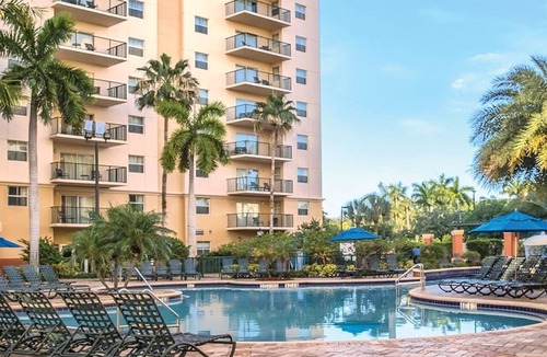 Survey Creek Condo | 1br Mini Golf, Fishing, and Beach Fun! Areca Palm