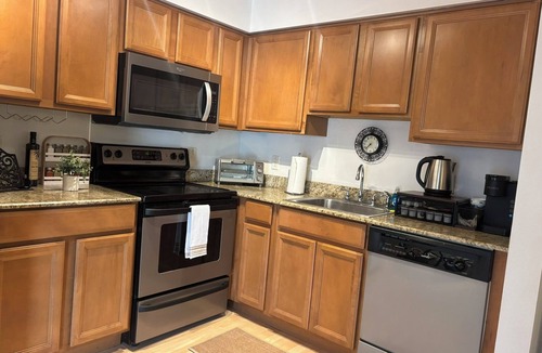 Oakford Park Apartment | 1BR Near Downtown & Airport