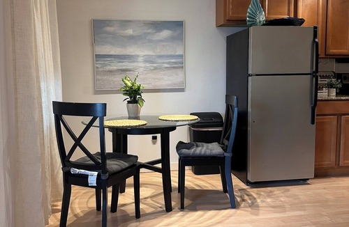 Oakford Park Apartment | 1BR Near Downtown & Airport